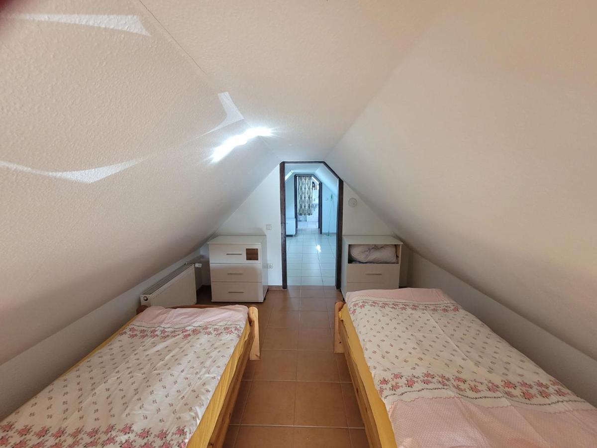 Schmidt Apartment *